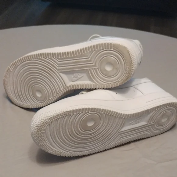 Nike Air Force One - Picture 9 of 17